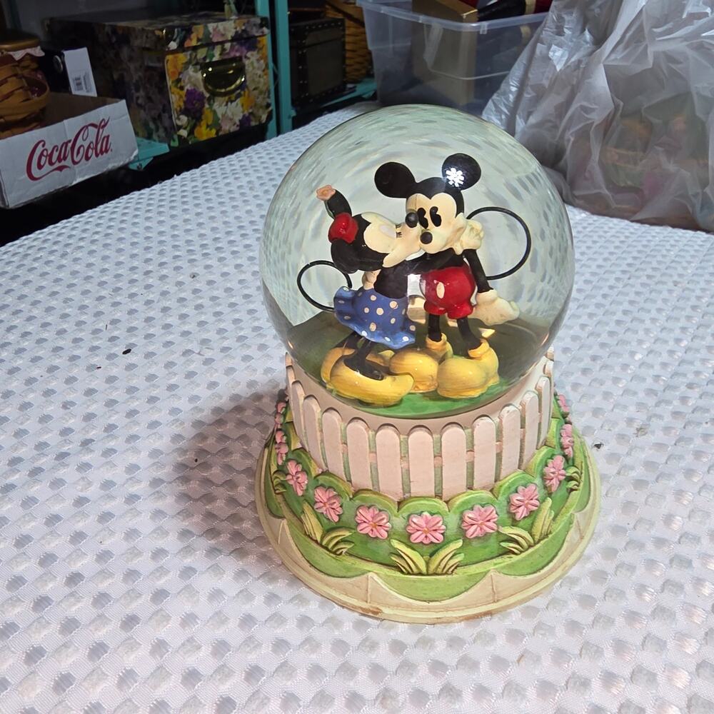 HALLMARK DISNEY MICKEY AND MINNIE MY HEART FOUND YOU SNOW GLOBE